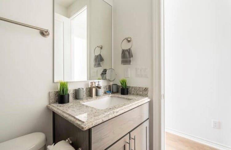 En-suite bathroom 2nd flr