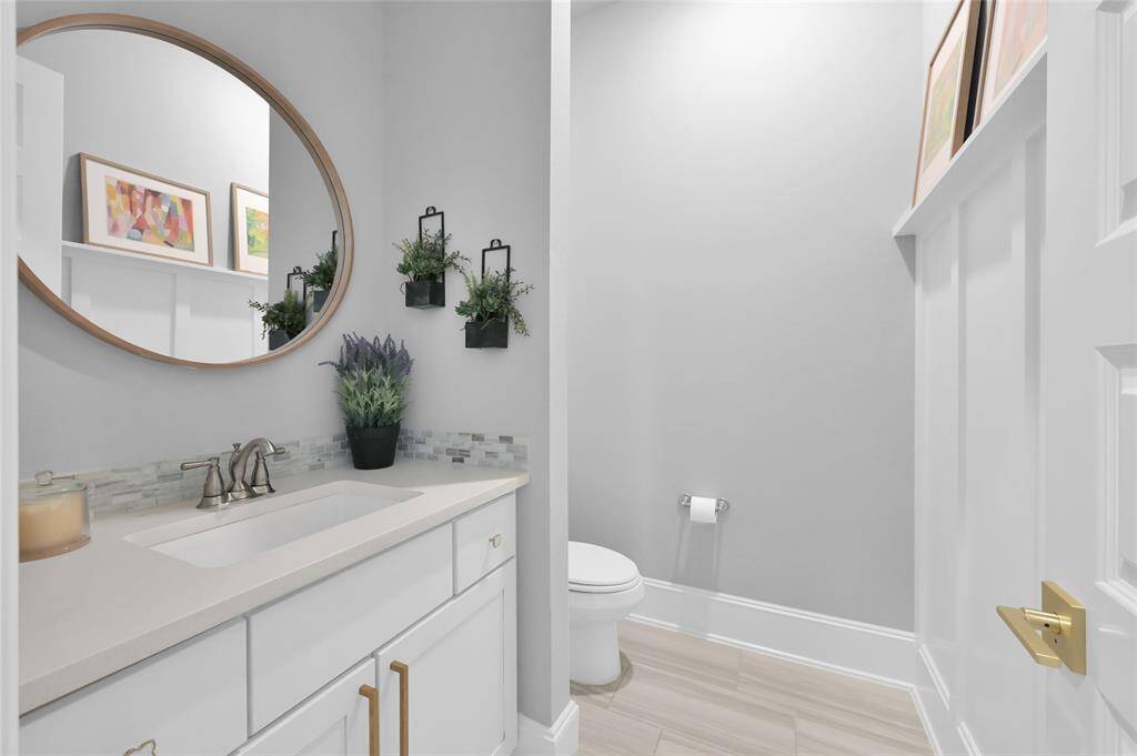 1st floor half Bathroom