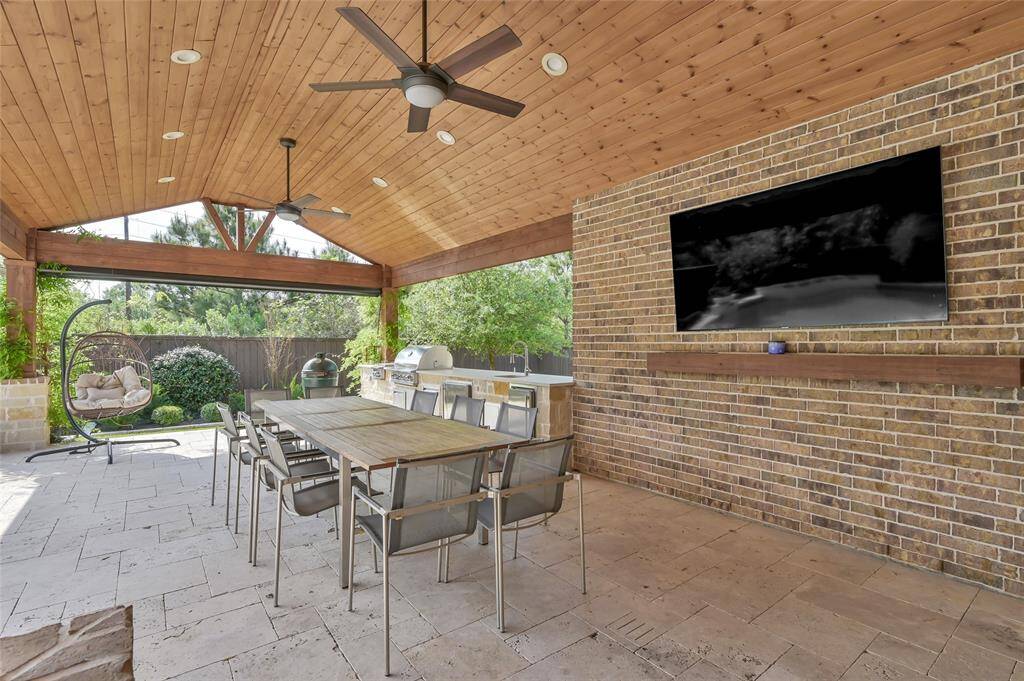 Summer Kitchen with Refrigerator, Sink, Ice Machine, gas BBQ and side burner