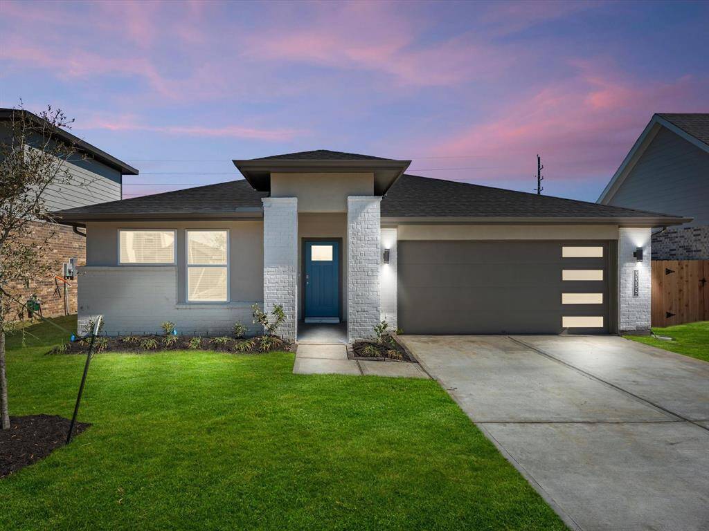 modern 4/3 single story