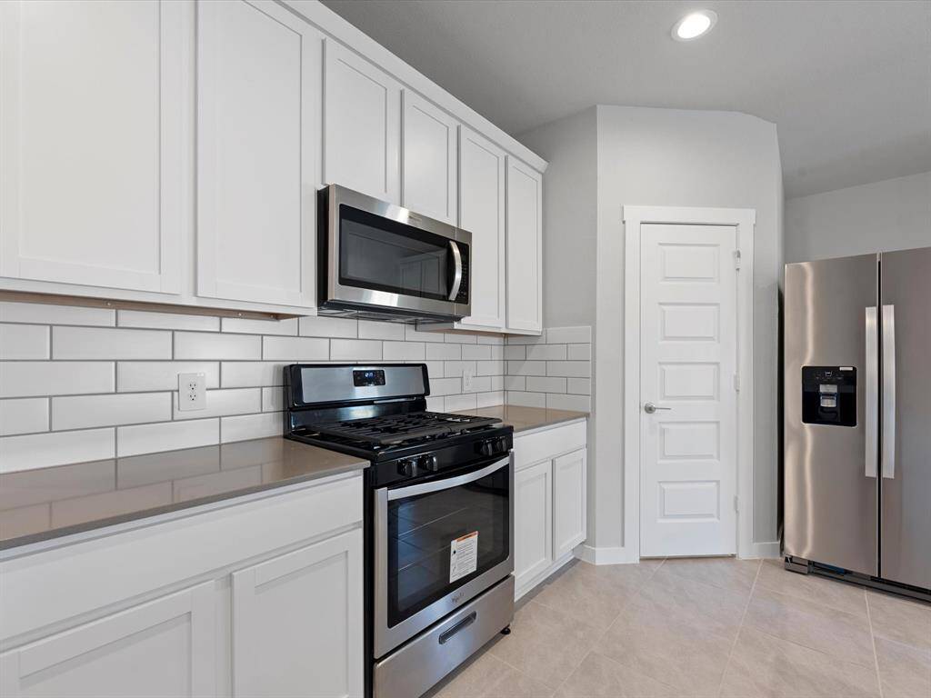 Stainless, gas range with matching appliance package