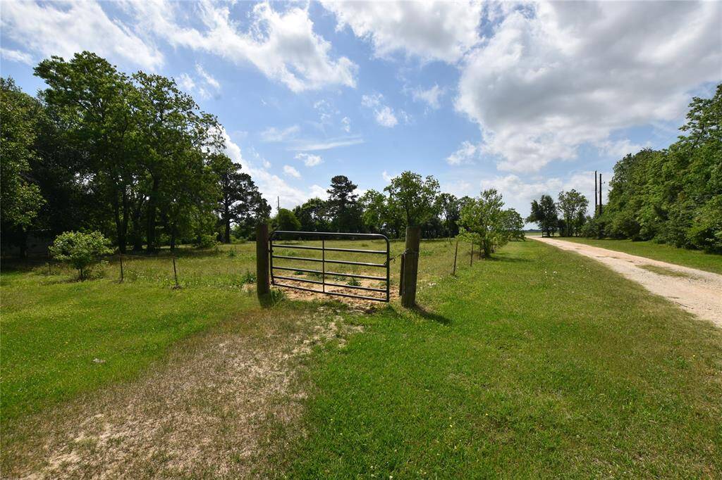 The sprawling acreage offers limitless possibilities—whether you’re looking to build, farm, or simply enjoy the outdoors.