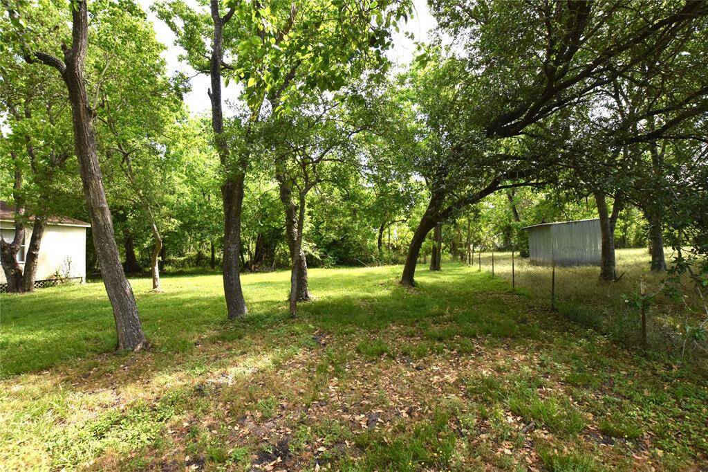 This expansive lot offers both seclusion and convenience, making it an ideal spot for anyone seeking peace and privacy without sacrificing accessibility.
