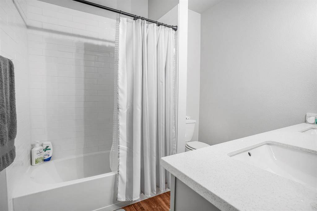 Spacious bthroom with soaking tub shower combination