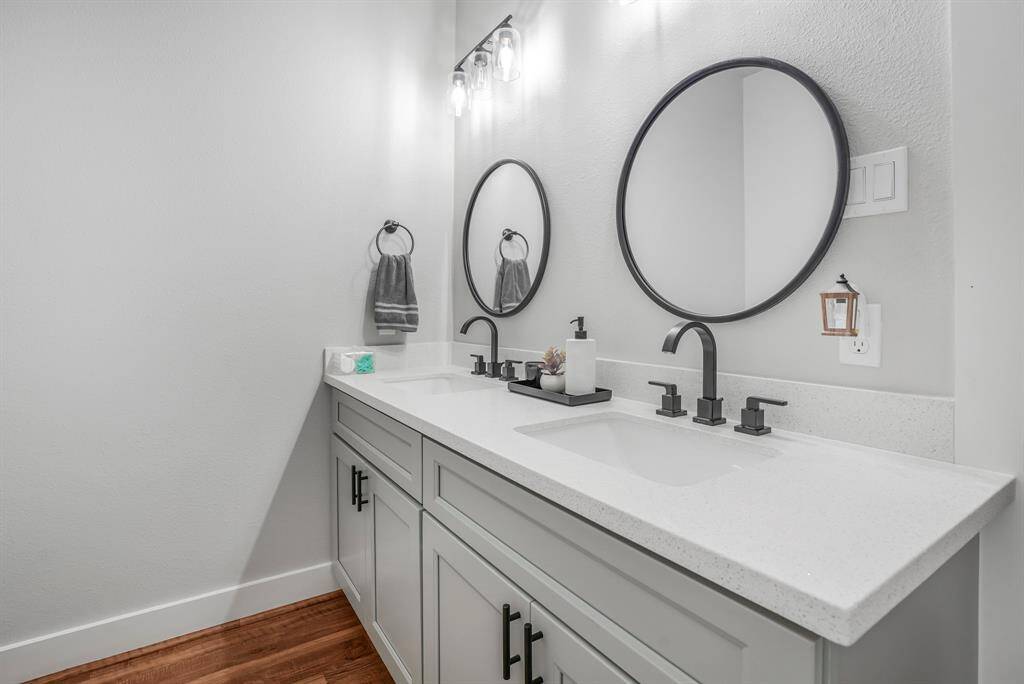 Double sinks with granite counters