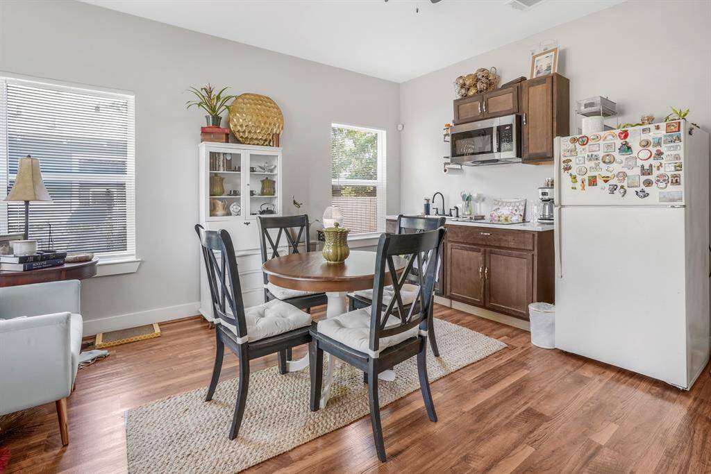 Kitchen with cooktop, microwave, sink and fridge