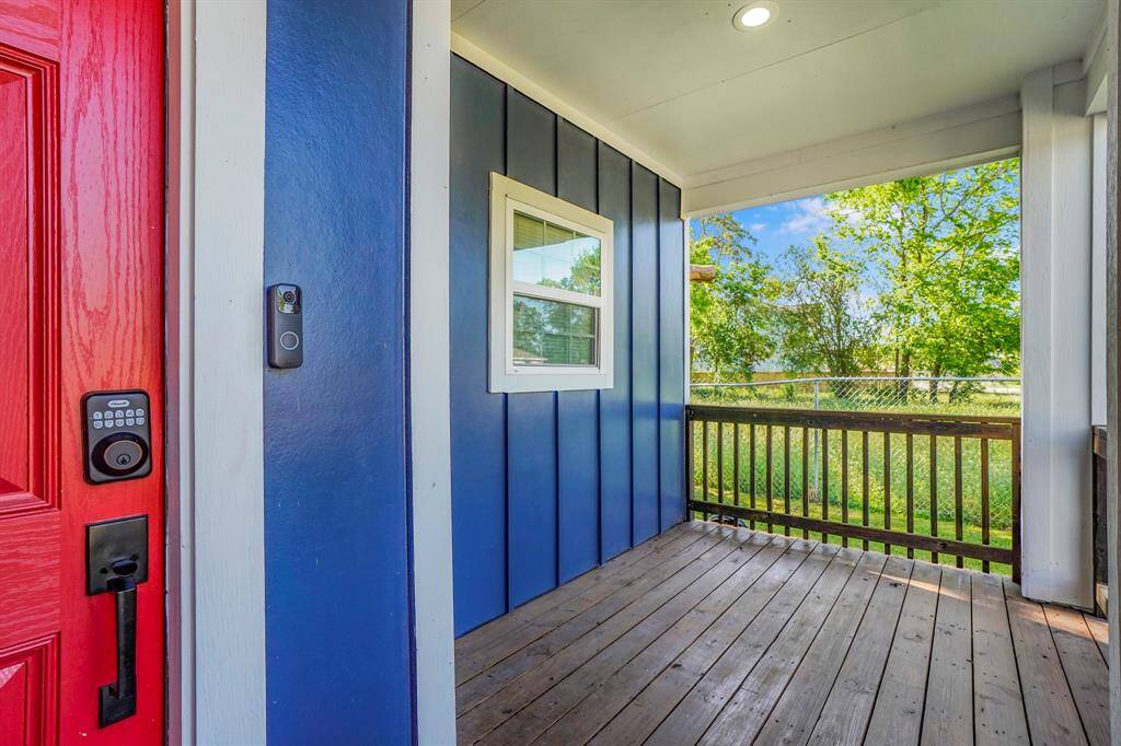 Spacious covered front porch