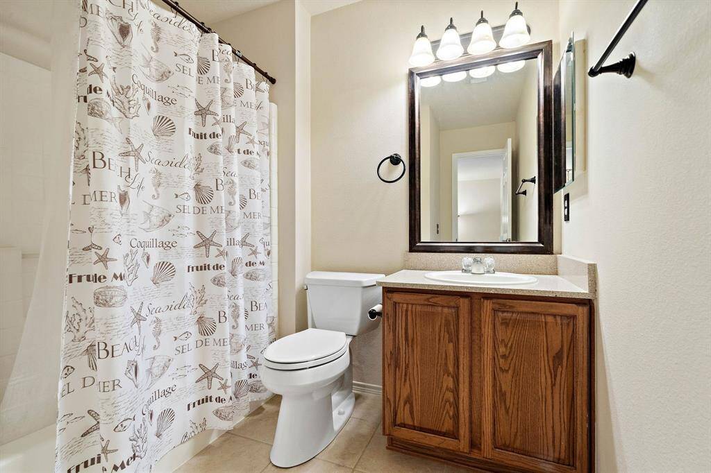 Full bathroom #2 on 2nd floor.