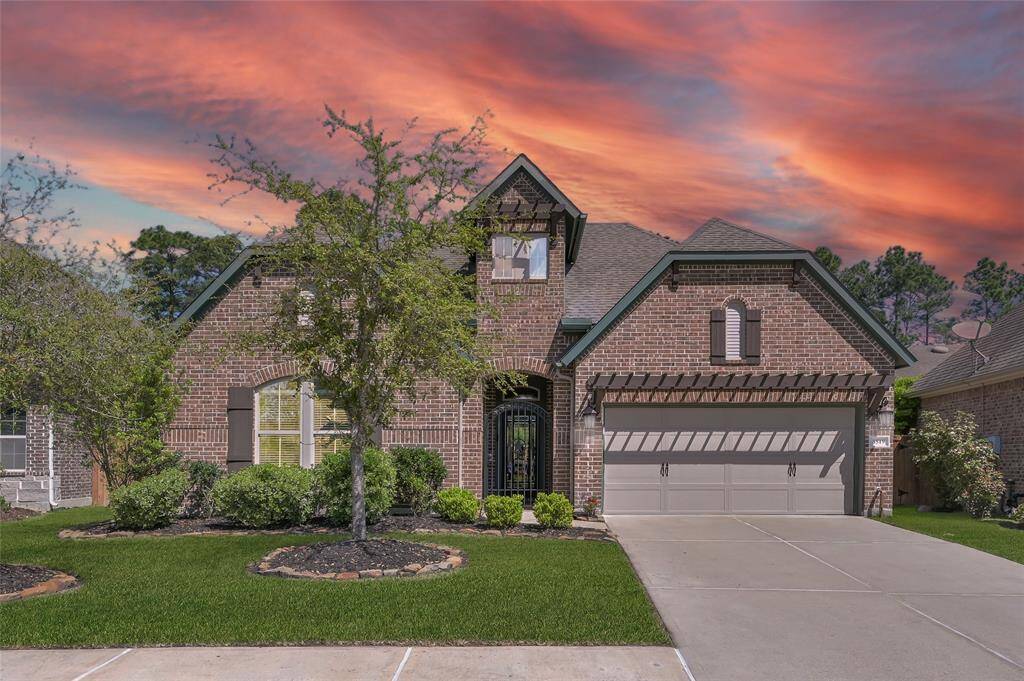 Welcome to Sundance Lakes, a gated section of the Falls at Imperial Oaks community that brings both luxurious features and valuable functionality together.