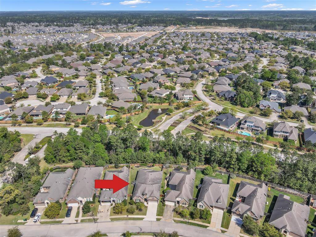 This amenity rich community brings both luxurious features and valuable functionality together. Nestled within the oaks and pines, Falls at Imperial Oaks offers residents sophistication contrasted with a gorgeous natural escape.