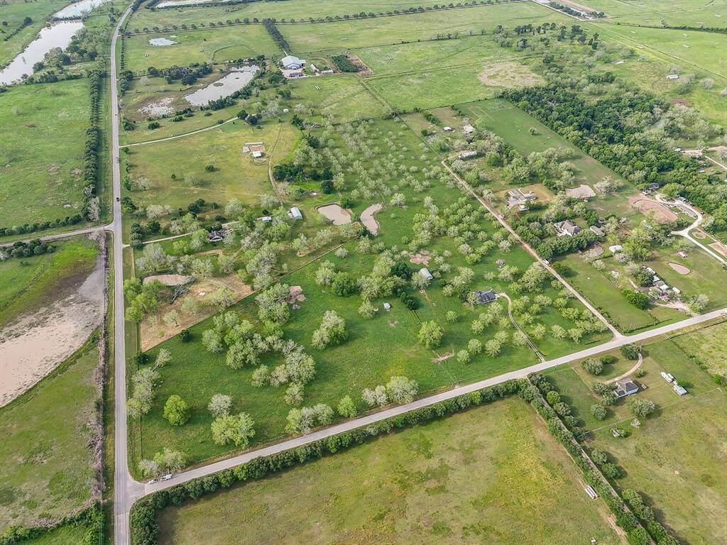 This property is perfectly situated at the corner of 3 roads.