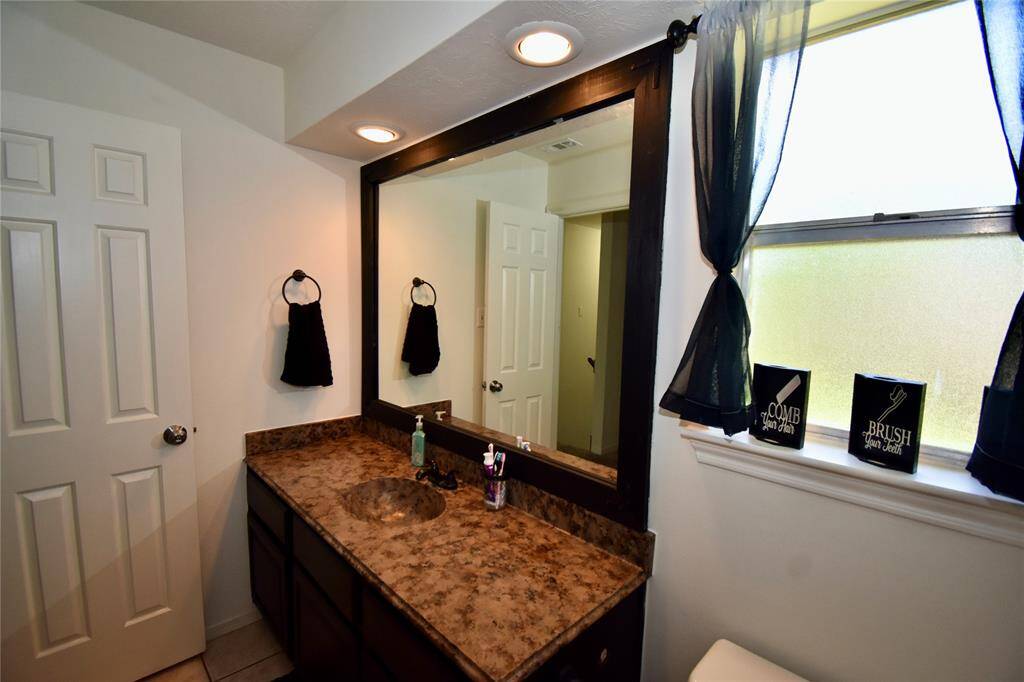 Secondary bathroom upstairs with a shower / tub combo.