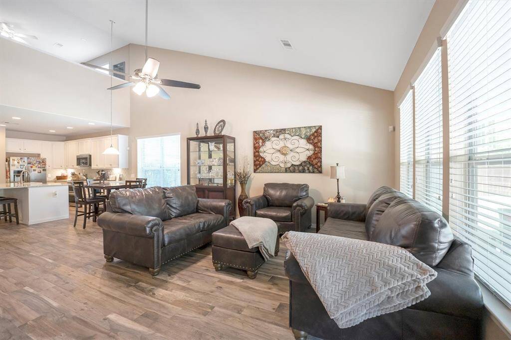 Bathed in natural light and designed with everyday living in mind, this spacious family room easily accommodates large, cushy furnishings so everyone can gather and relax comfortably. It’s the kind of space that instantly feels like home.