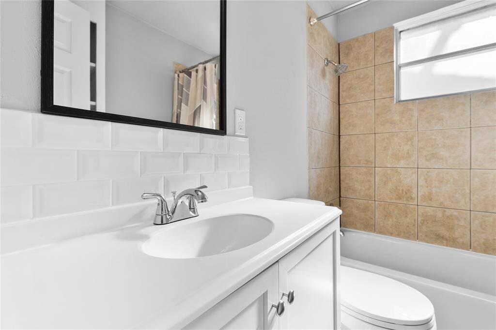 Full guest bath