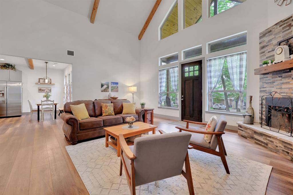 Open concept living/kitchen