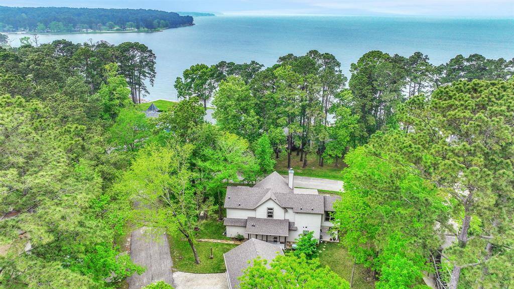 An aerial view of this home shows just how close it is to Lake Livingston.