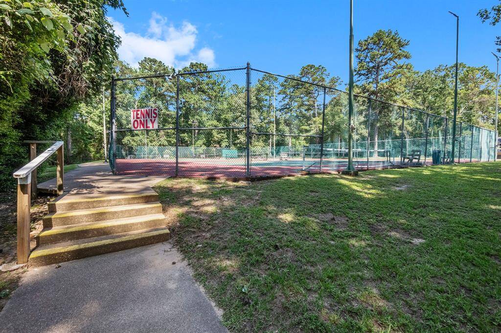 Community Pickleball/tennis courts