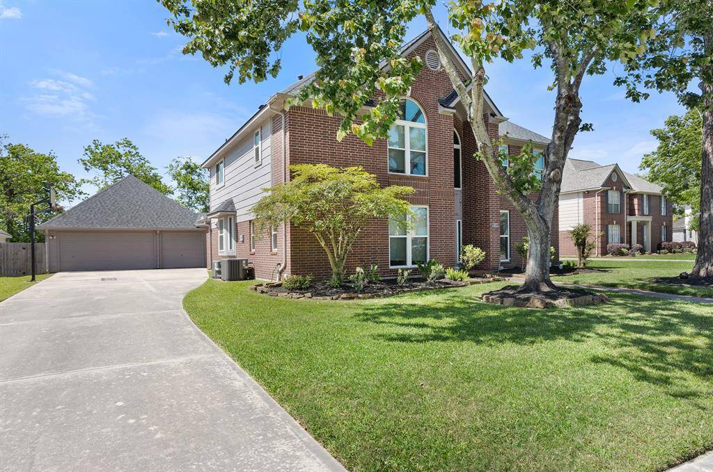 See the 3 car garage entirely extended in depth! 870 SF!