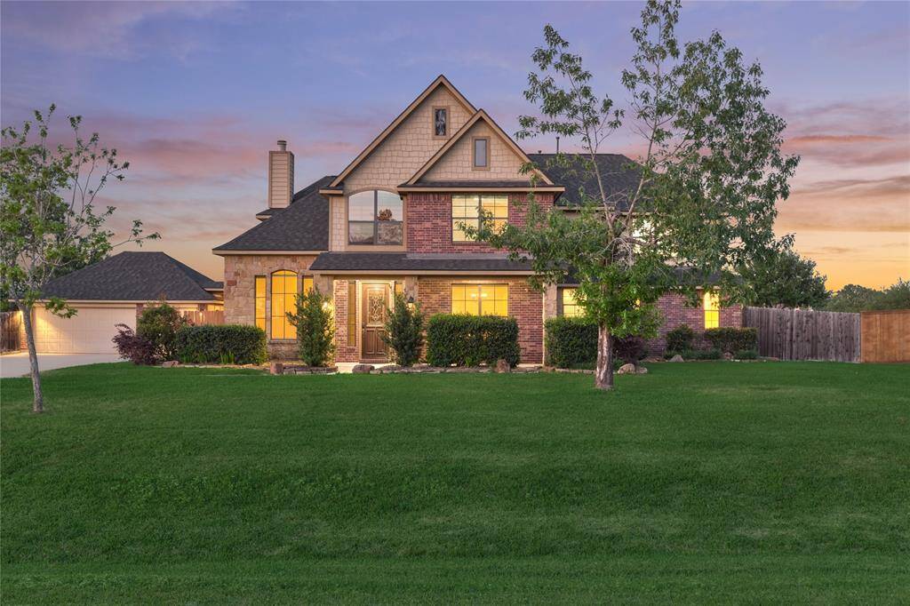 40606 Manor Drive is a meticulously cared for and move-in ready home by Dunn & Stone.