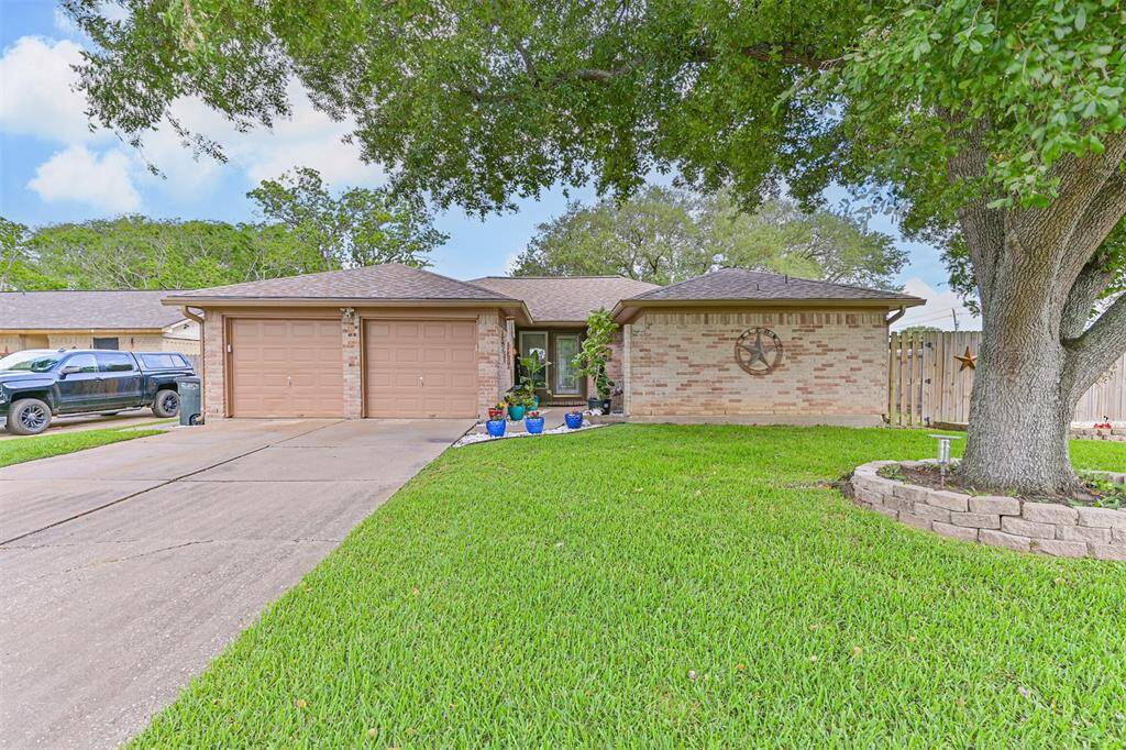 Beautiful curb appeal!