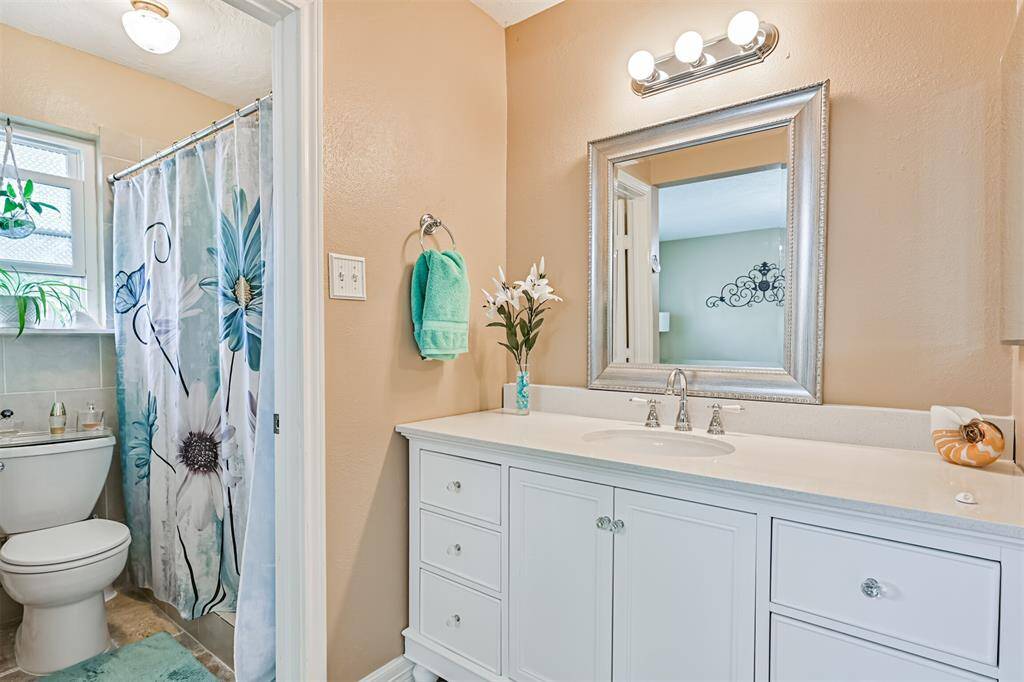 Primary en Suite Bathroom