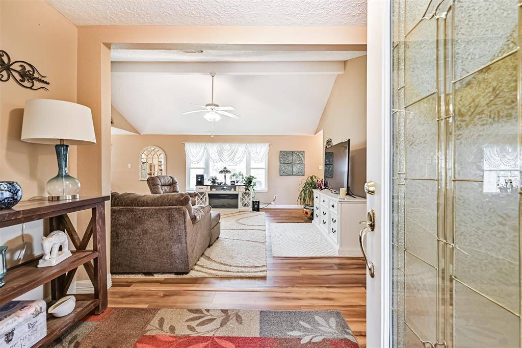 Foyer, bright and light