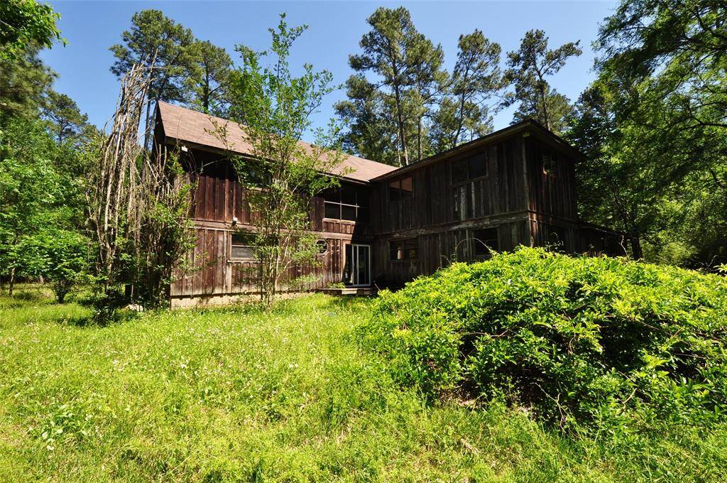 Another view of back of the home.