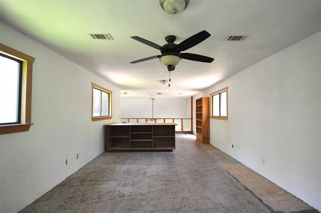 Another view of the oversize room.