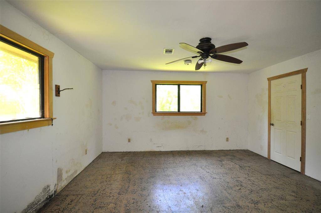 Upstairs bedroom.