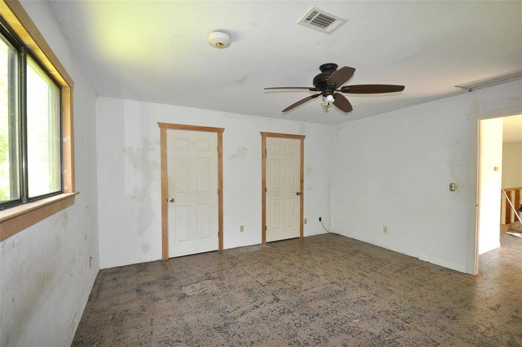Upstairs bedroom.