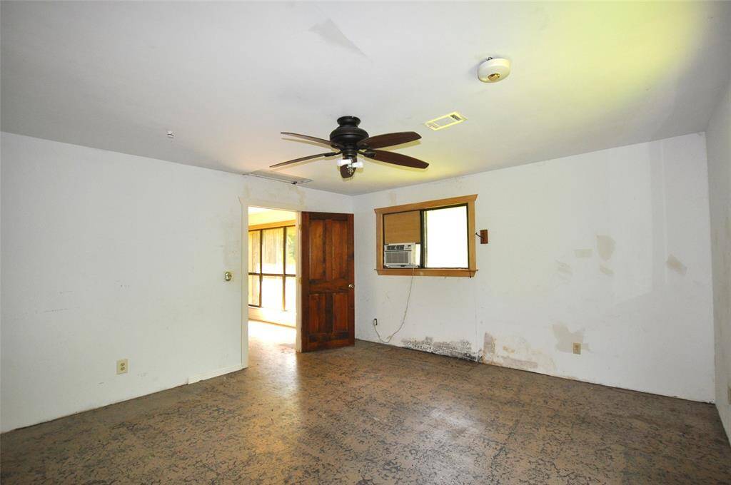 Upstairs bedroom.