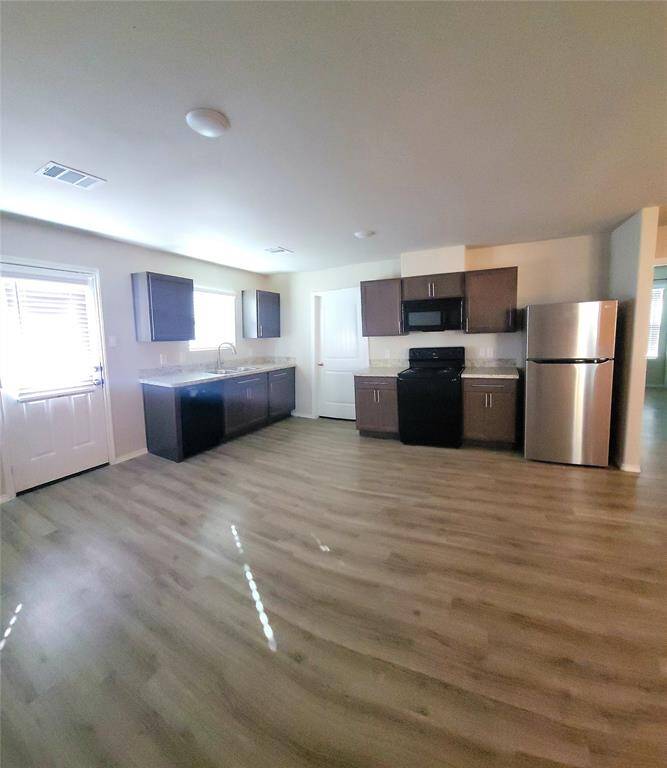 Big and open dining and kitchen area.