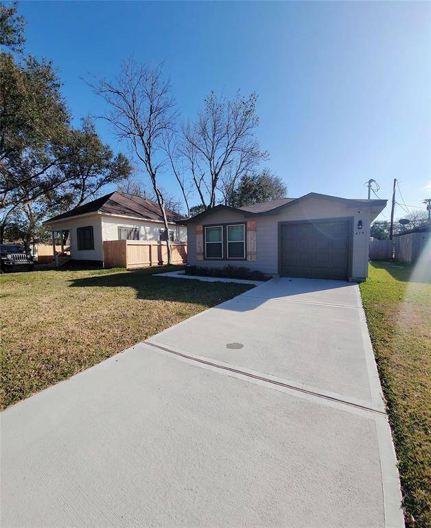 2-3 car driveway.