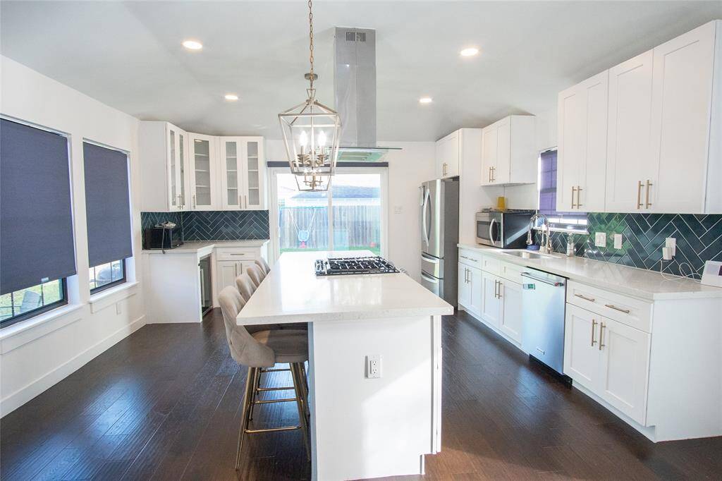 Kitchen with a large kitchen island