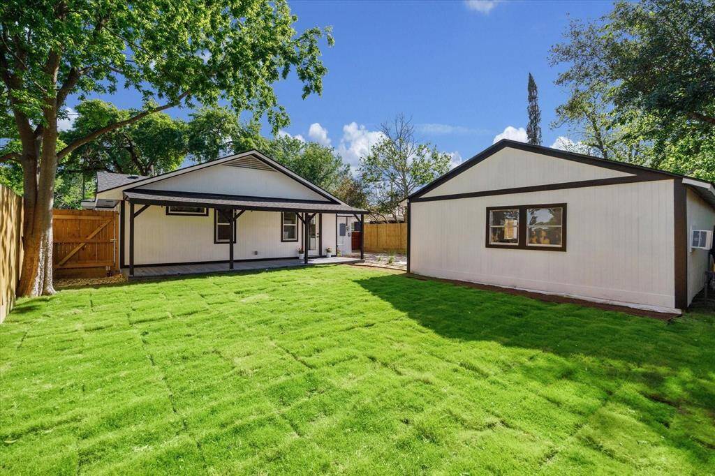 Large fully fenced yard