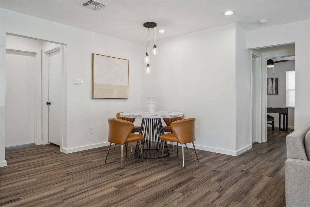 Breakfast nook (left hall leads to primary & right hall leads to the secondary bedrooms)