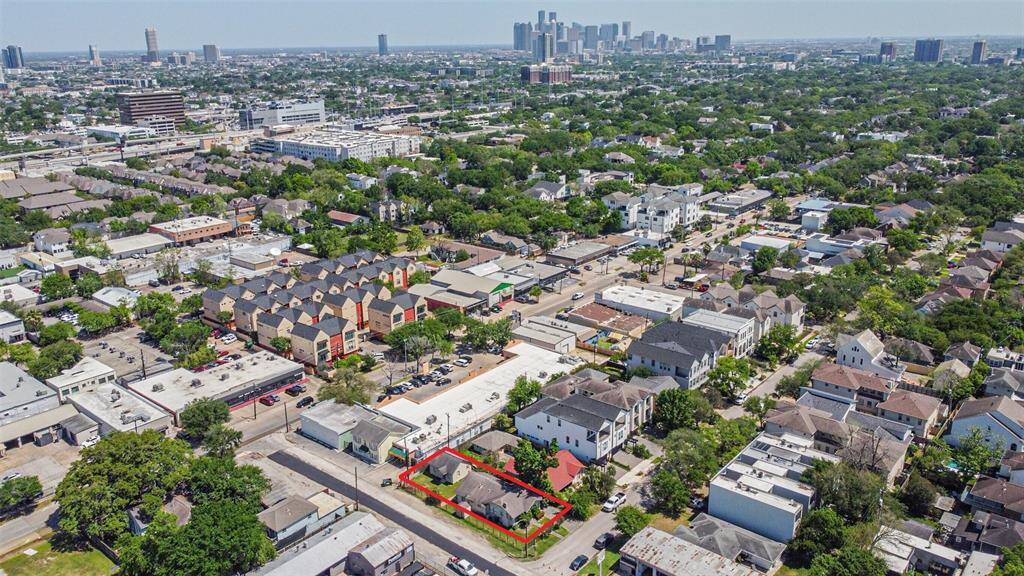Aerial view of 6,001 sq. ft. lot located in Rice Village area, with Downtown Houston in the distance.
