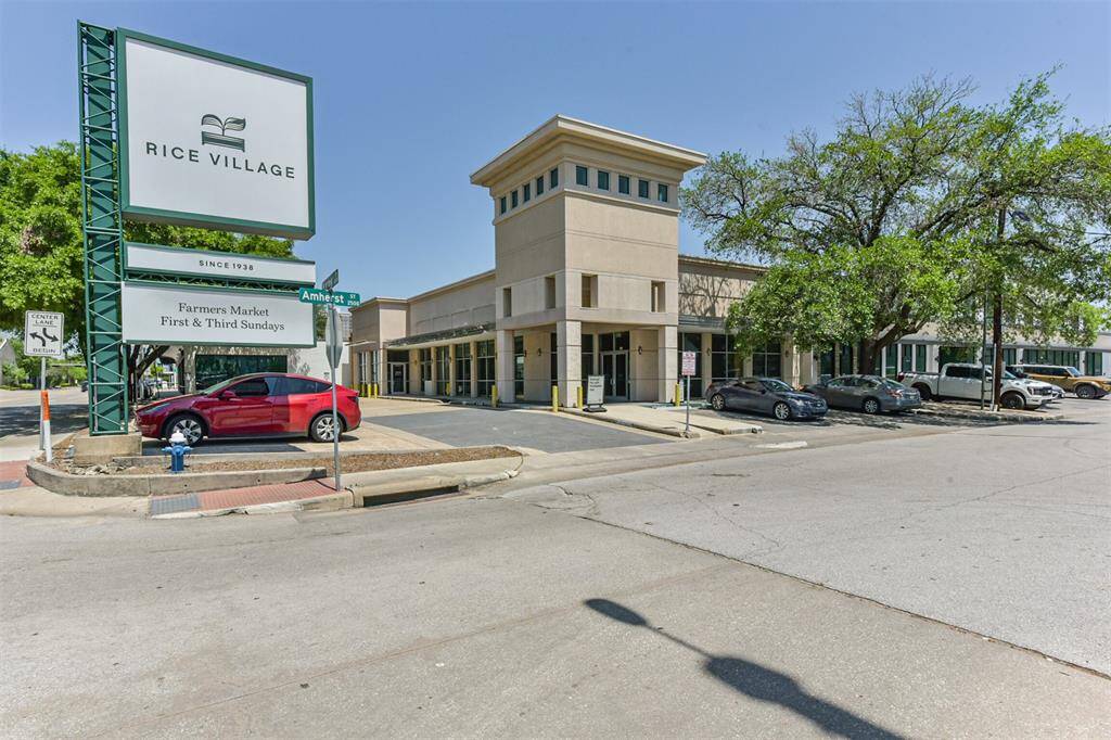 The proximity to shopping and restaurants in Rice Village is a definite bonus.