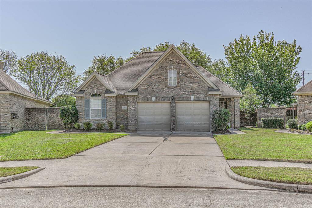 Welcome to 4518 Somerset, Patio Home with Large Back Yard & Custom Built ins Thru out!
