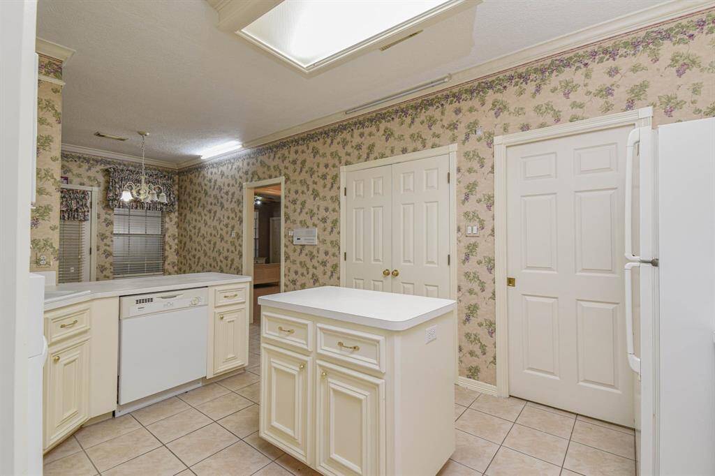 Island Kitchen with Pantry and Inside Utility Room