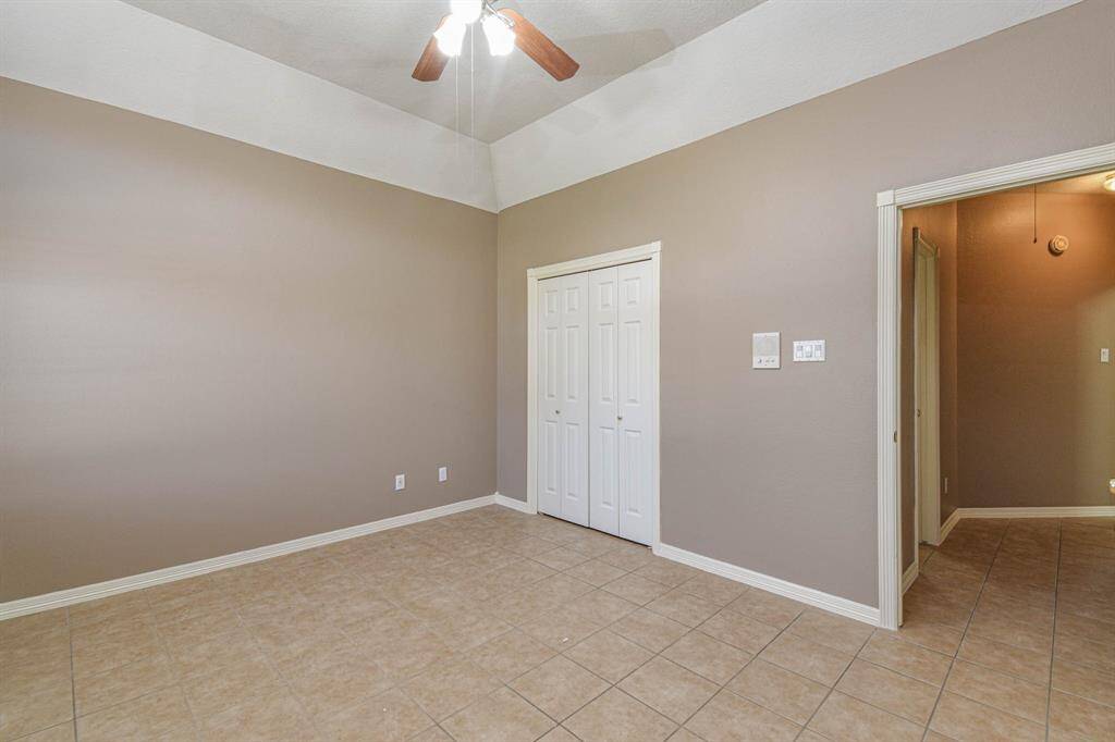 2nd Bedroom. High Ceilings