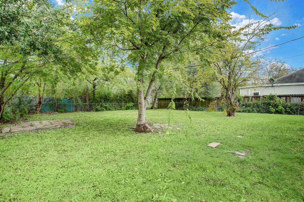 The large, spacious backyard is perfect for entertaining, with plenty of room for outdoor gatherings, relaxation, or play.