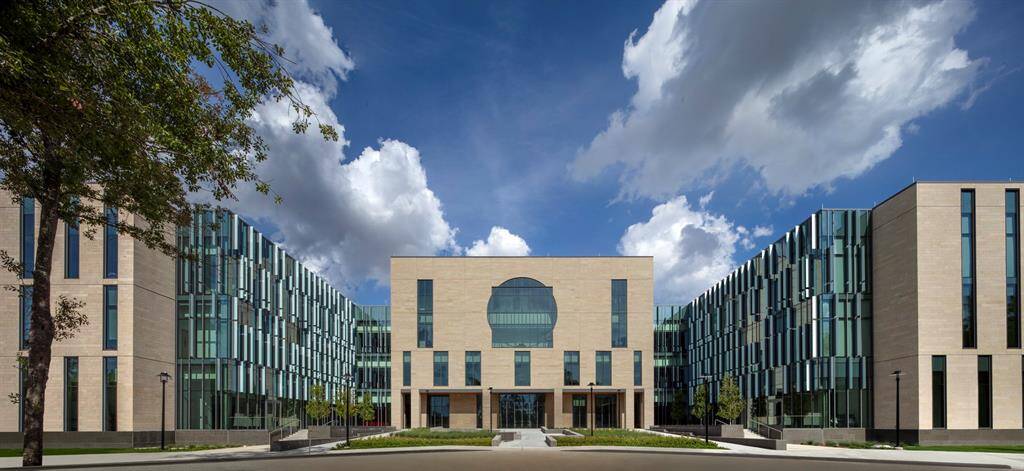 Conveniently located less than 5 minutes from the University of Houston Medical School, offering easy access for students, faculty, or medical professionals.