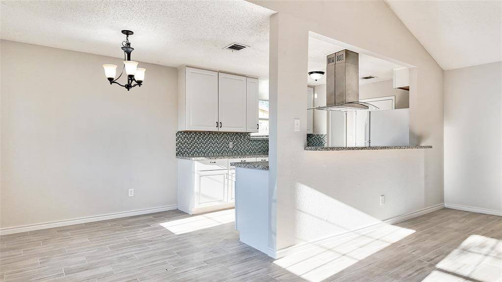 Breakfast - Kitchen - Living Room