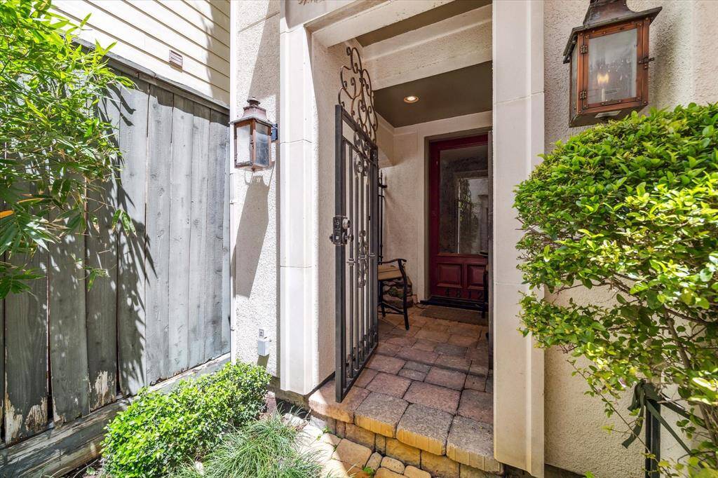 A small gated enclave of single family homes near Downtown, the Med Center and the Museums.....