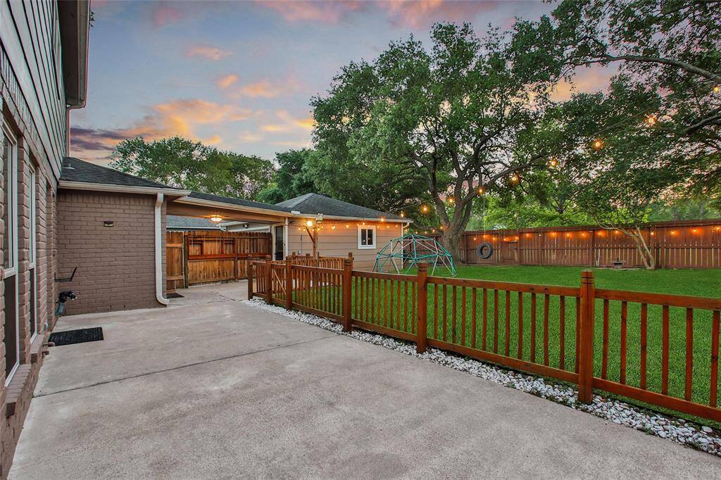 Large Backyard for Hosting Events