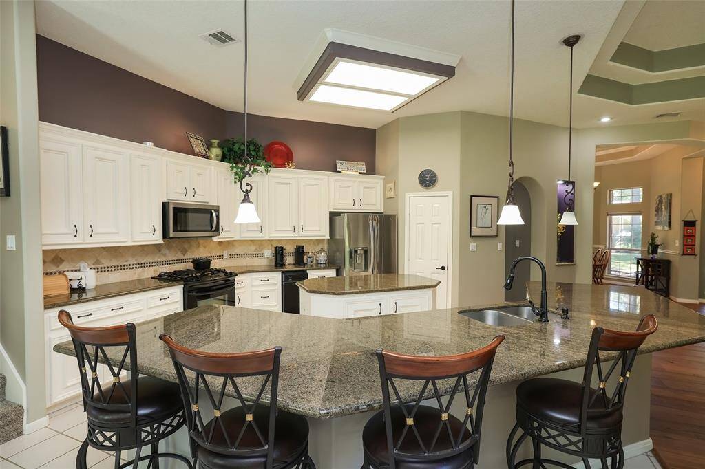 Breakfast bar has lovely pendant lighting