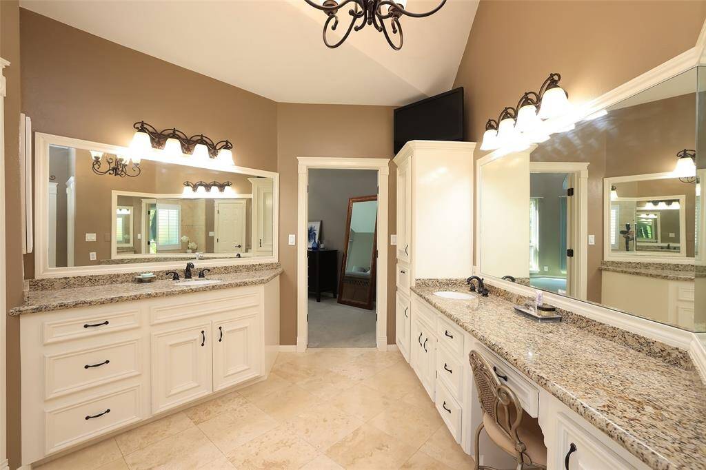 Another view of the master bath.