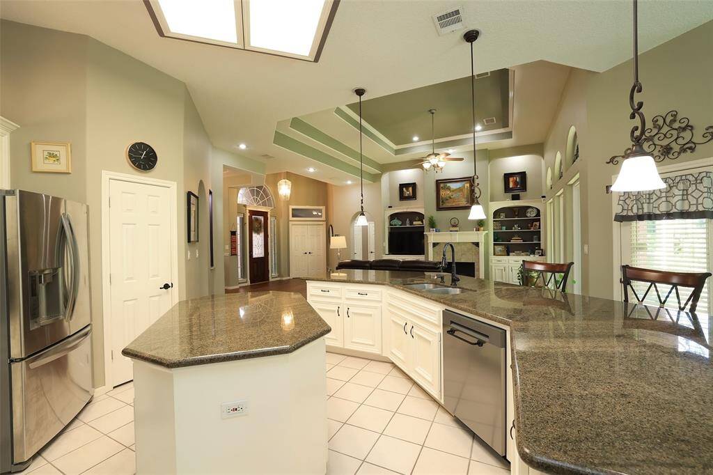 Kitchen has generous sized island which is perfect for entertaining.