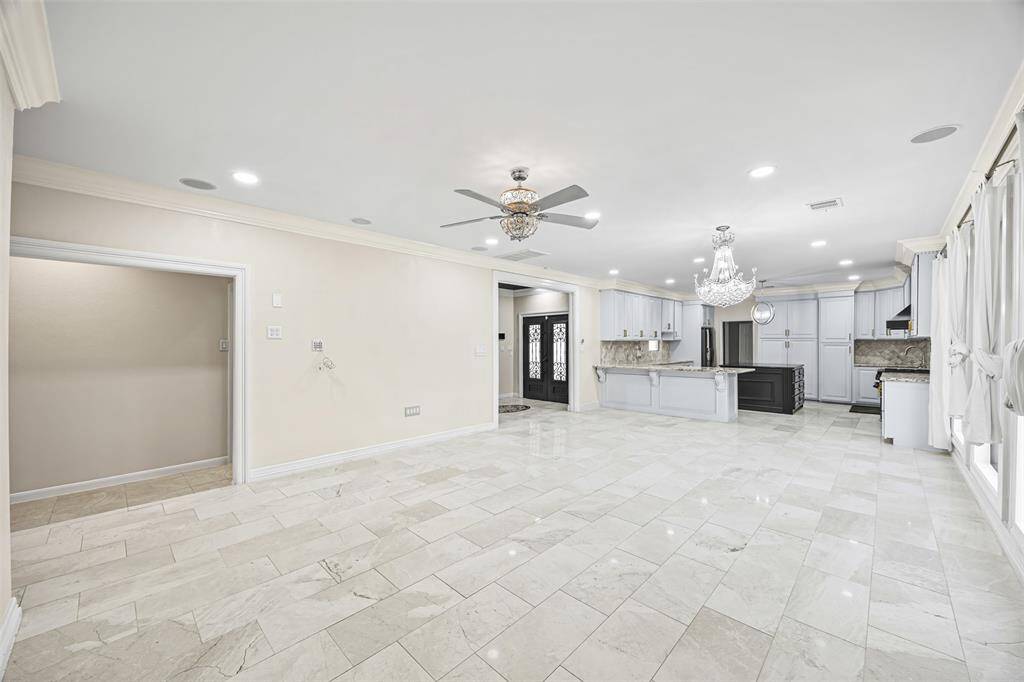 Open living space elevated 9 ft high-cieling